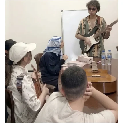 کلاس گیتار کودکان و نوجوانان